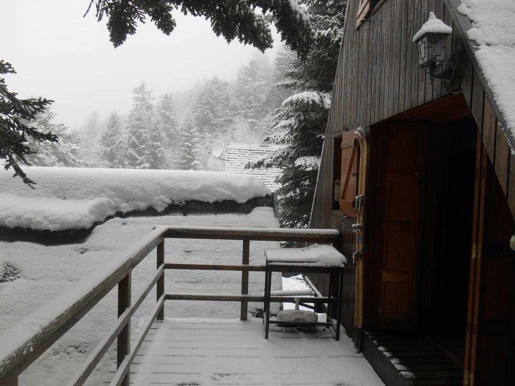 Entree du chalet en hiver